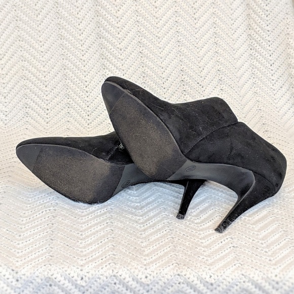 Mossimo Vegan Black Suede Heeled Booties - Picture 3 of 4